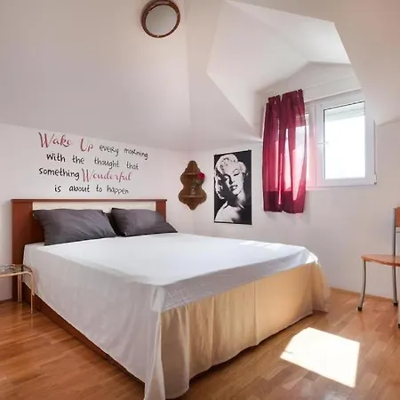 Appartamento With A Parking Space - 22851 Makarska